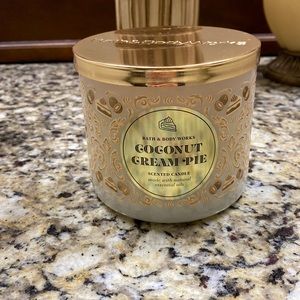 Bath and Body Works Coconut Cream Pie 3 Wick Candle